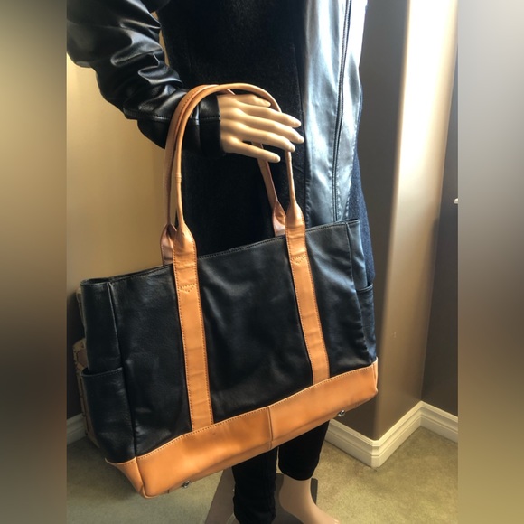 Danier Leather Black and Camel Purse - Picture 3 of 10